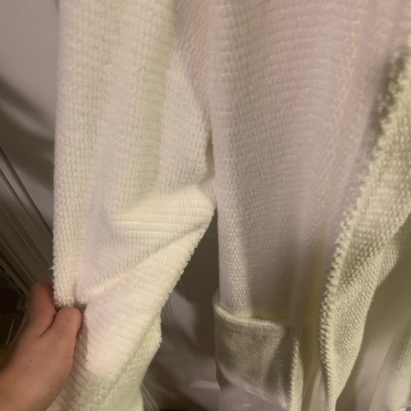 NWOT robe - Picture 3 of 5